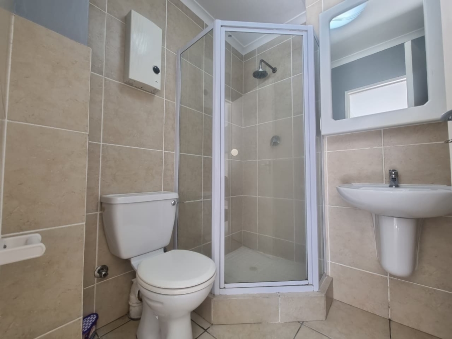 1 Bedroom Property for Sale in Royal Ascot Western Cape